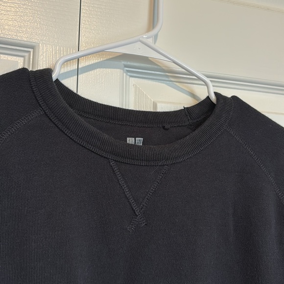 Uniqlo men’s long sleeve sweater fall minimalist closet staple - Picture 4 of 5